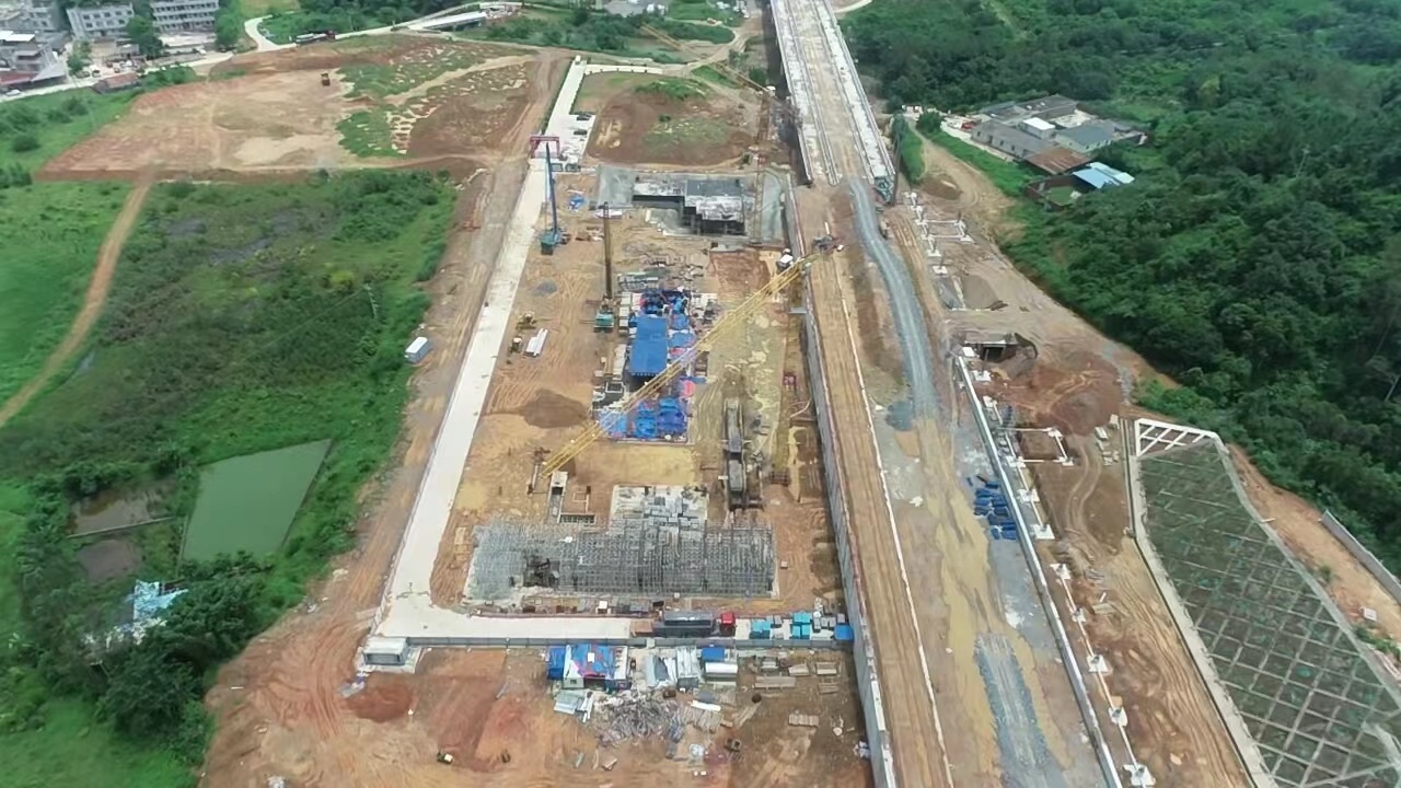 广湛高铁阳春东站建设现场。马森 摄 广湛高铁阳春东站建设现场。马森 摄