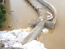 视频｜省市专家联合处置肇庆封开县防洪堤孔洞渗水