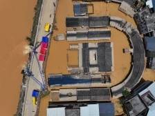 大水退去，梅江临河村庄加紧抽水排涝