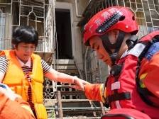 肇庆封开迎来洪峰，干群合力守护平安