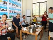 年轻人抢险，老人做饭，大家都为恢复正常生活努力|直击蕉岭安置点