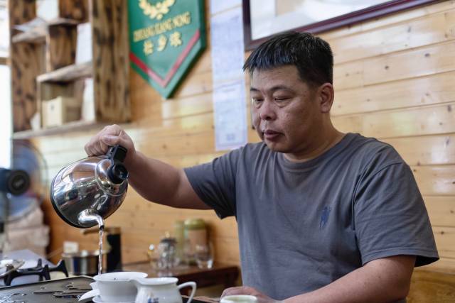 欧卫明表示，皇后山茶园主要出产金萱茶、黄金芽和一些野生茶。