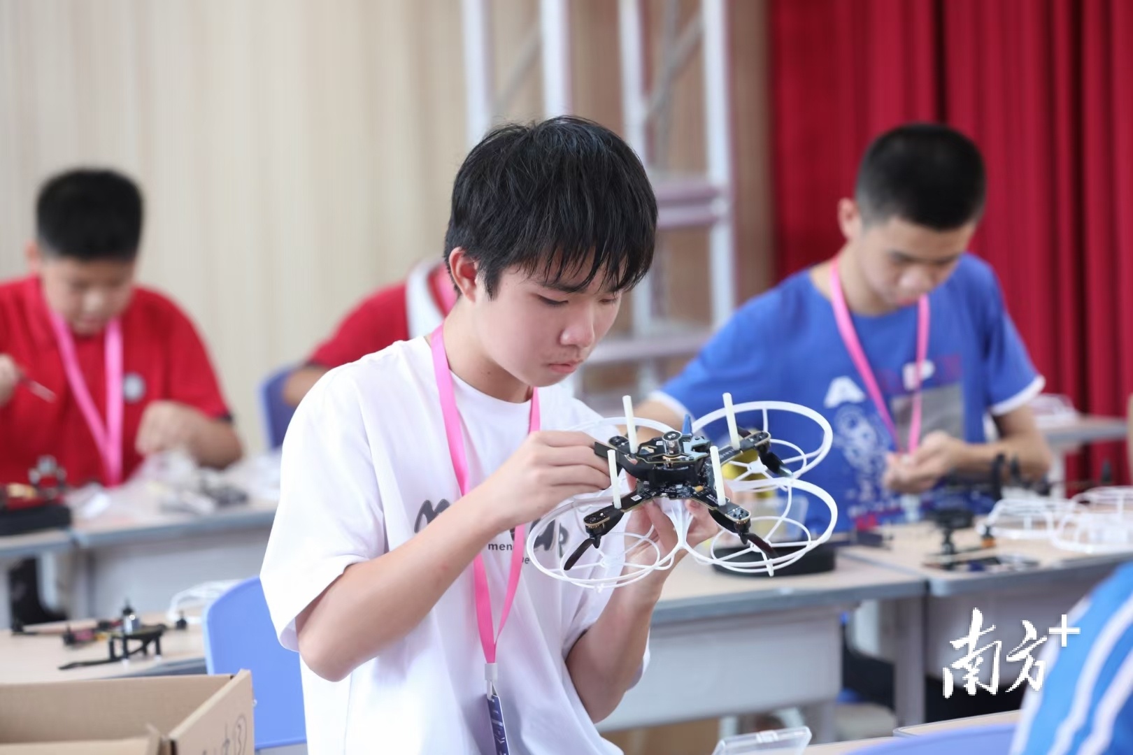 比赛现场，选手们聚精会神。恩平市教育局提供