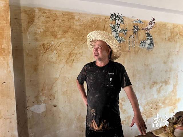 经营13年的餐馆毁于洪水，61岁的他决定从头再来
