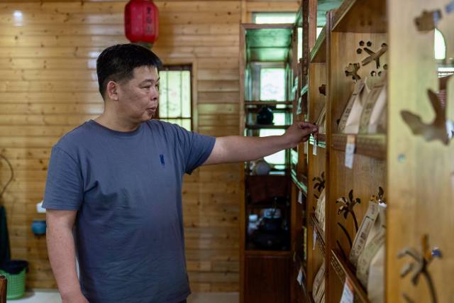 连山县政协第十一届委员、连山景源生态实业有限公司总经理欧卫明