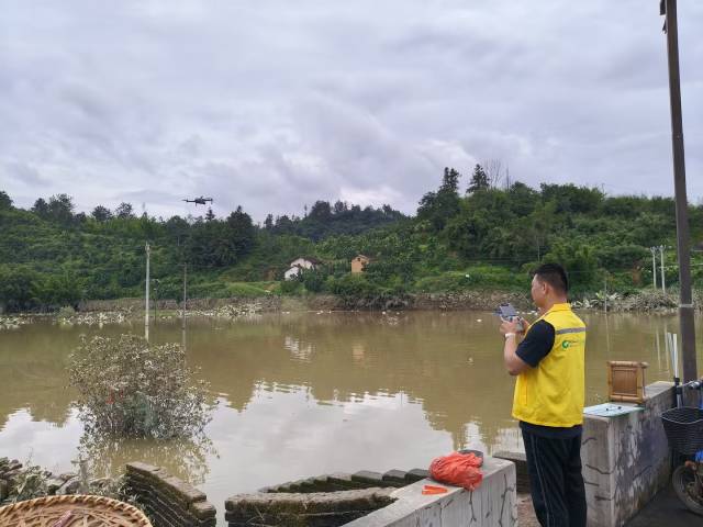 广东多地普降大雨，当地险企遵循“速度从块、手续从简、尺度从宽”的救灾理赔原则开展工作。