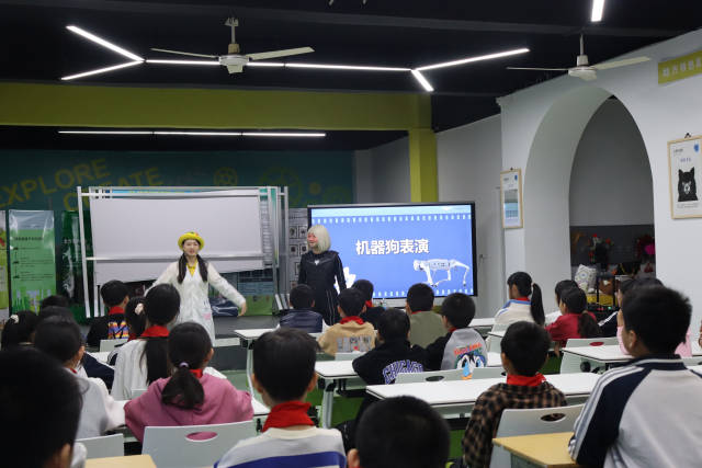 在普宁市南溪镇青少年科技馆举行的科普活动。