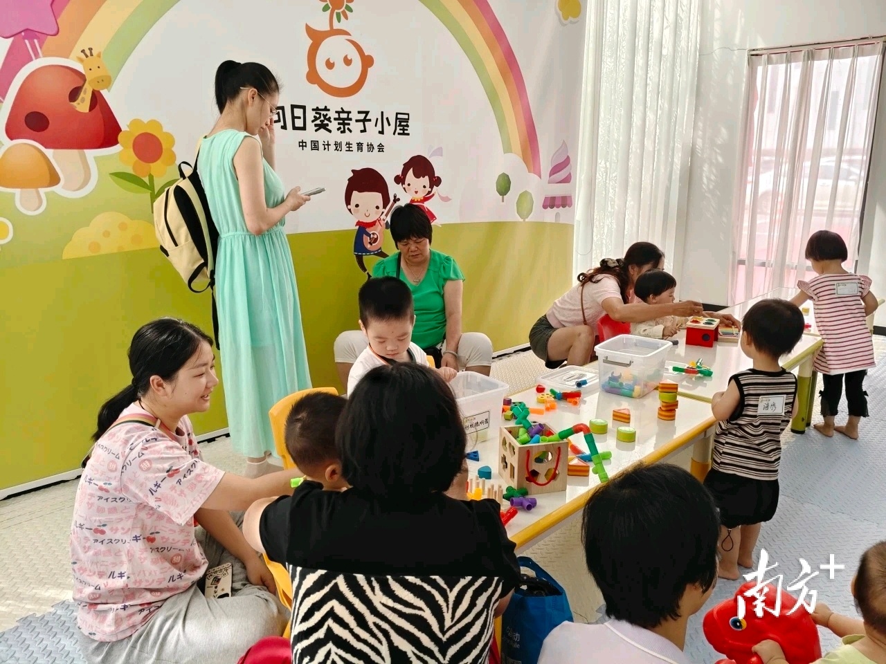 项目启动首年将开展不少于48场亲子活动、24次家长课堂、40次入户指导。&nbsp; &nbsp;桥头社区供图
