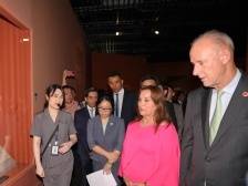 秘鲁总统乘高铁抵达深圳后，第一站去了这里｜现场视频