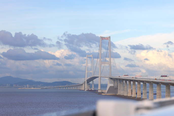 东西新轴线，内湾成闭环