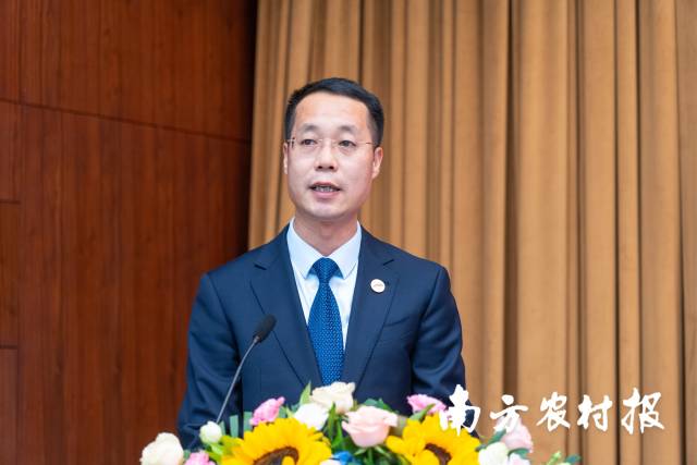 广东大厦党总支书记、总经理施志鹏
