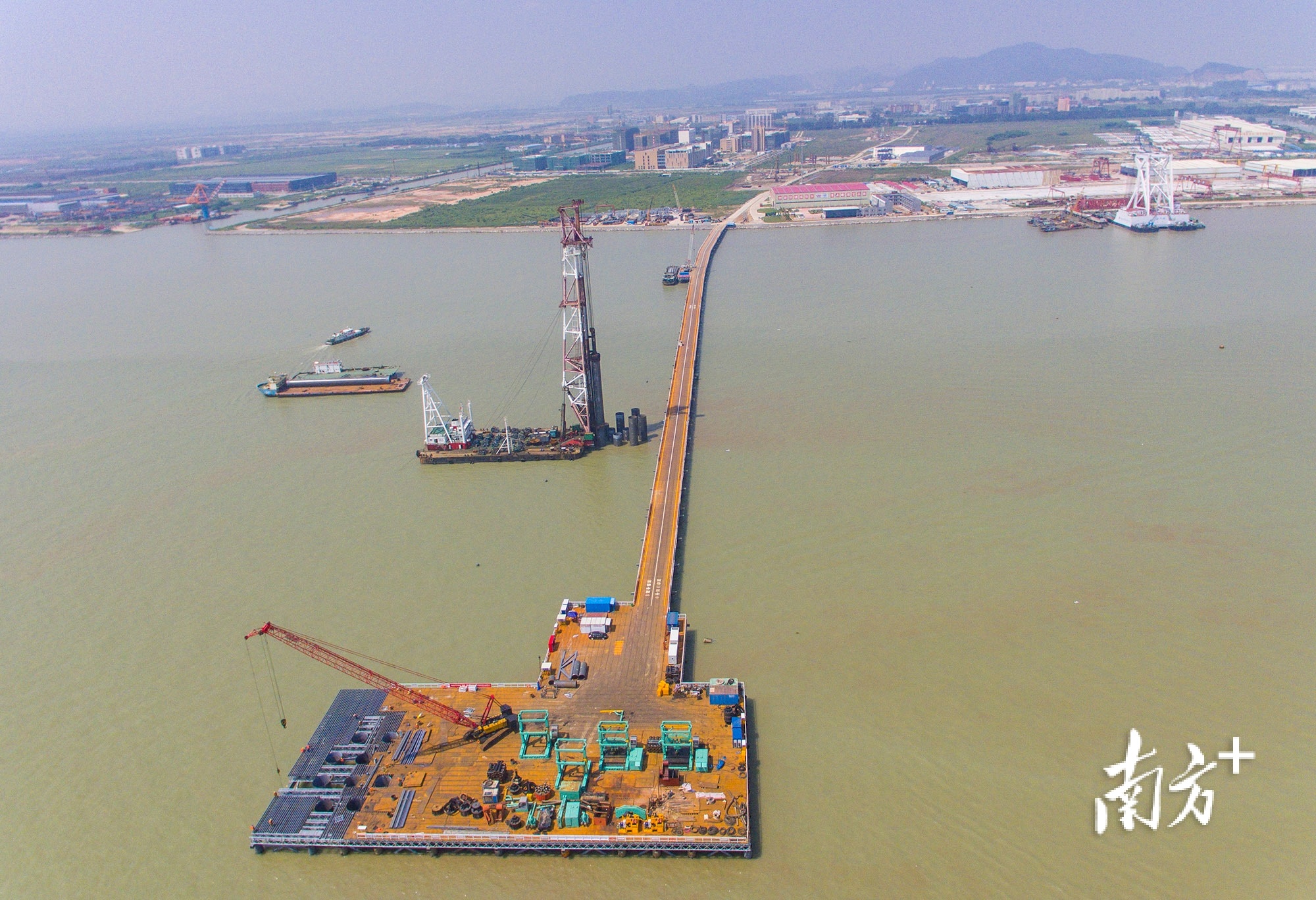 2018年9月11日，深中通道中山大桥桥墩施工现场。&nbsp;