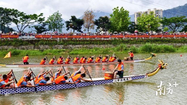 △钱排镇举办首届龙舟赛为“享李季”活动“热身”