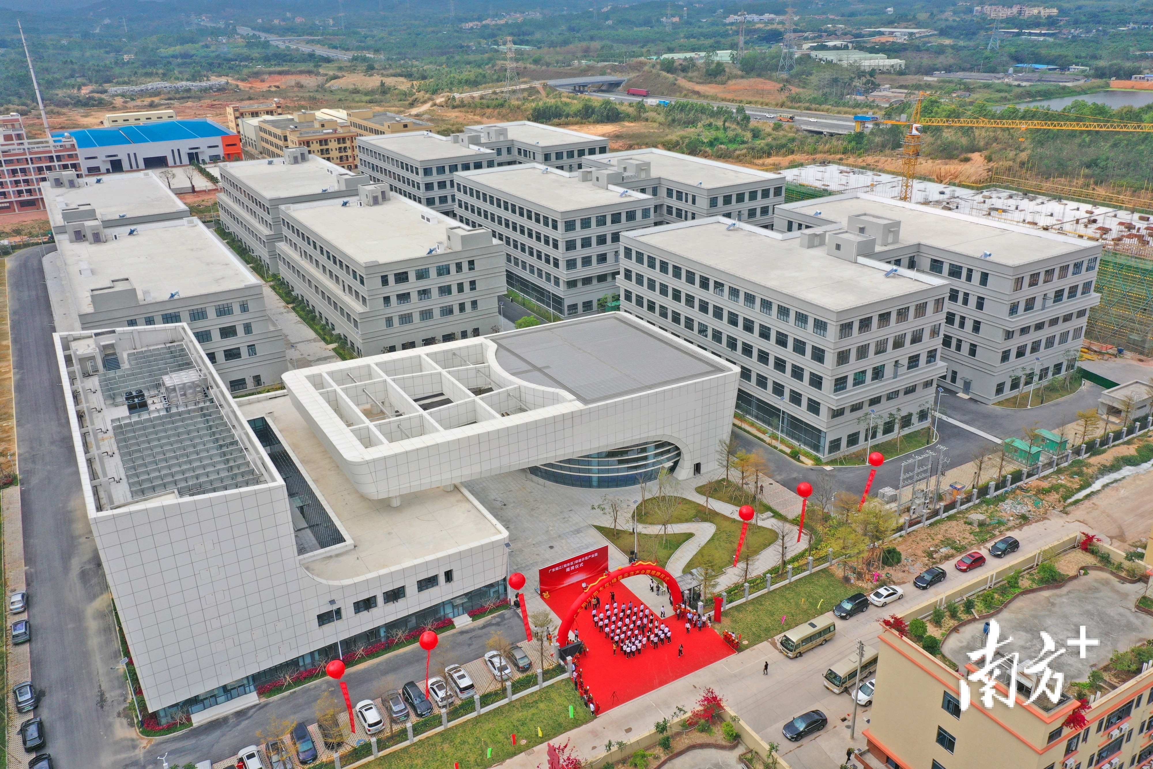 万象工业园区一期新建标准厂房。李向东 摄