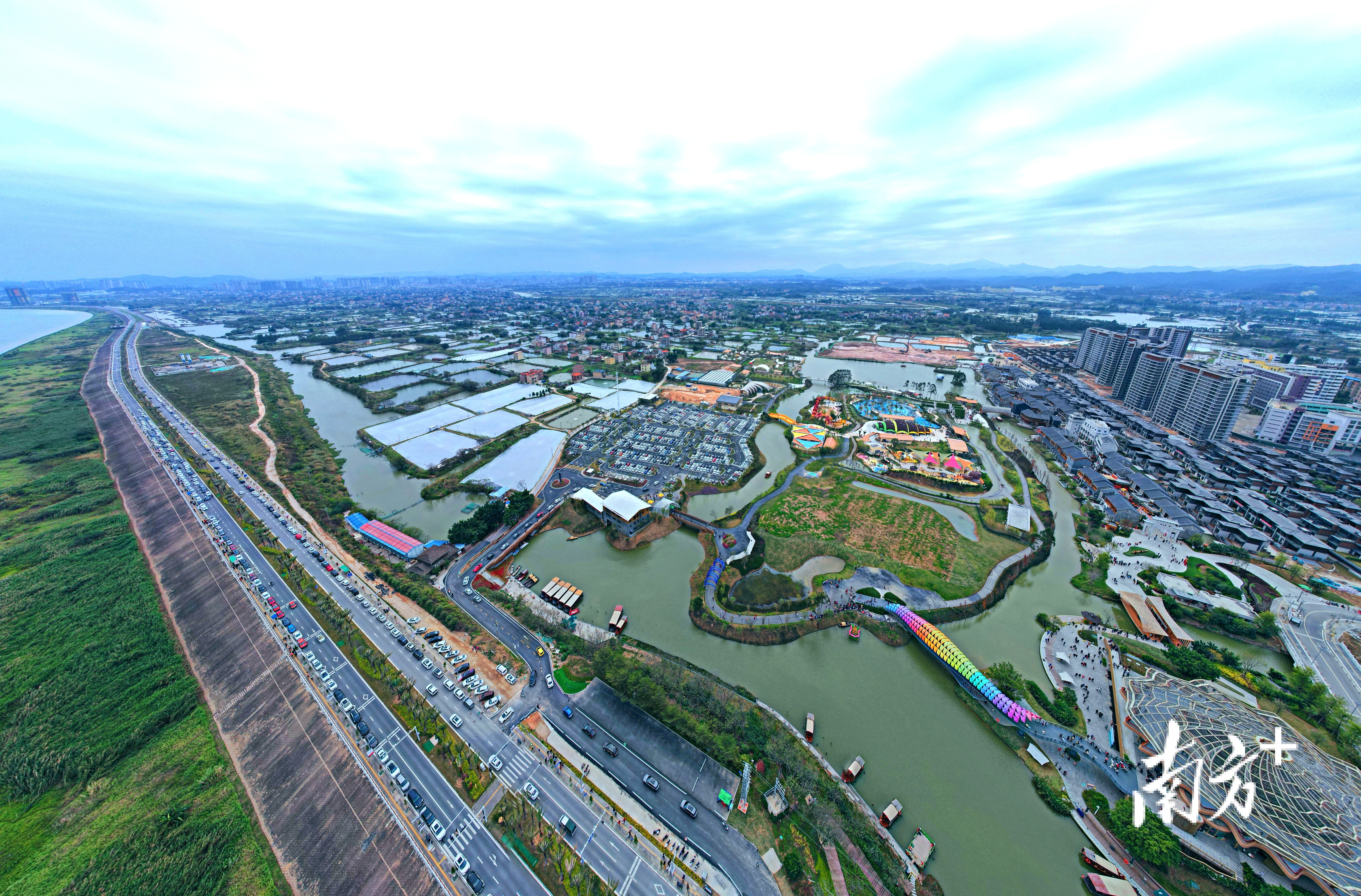 江门县镇村面积广阔。图为鹤山古劳水乡。