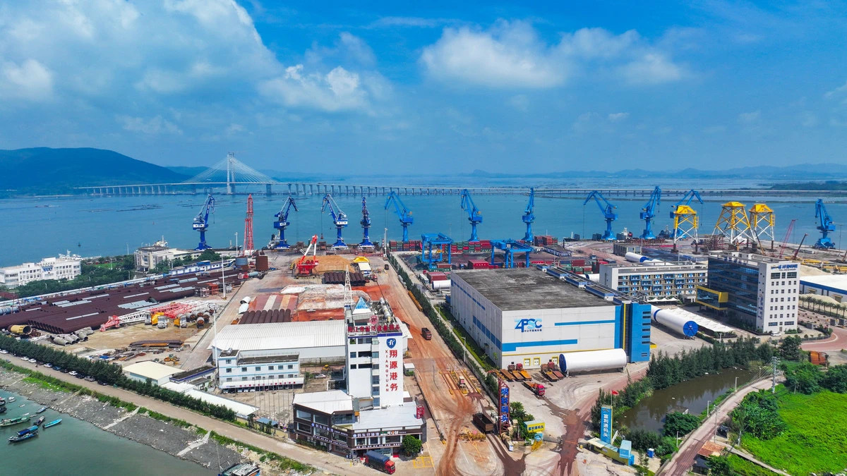 日新月异的港口工业园B区。
