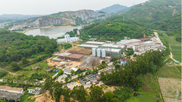 全自动的大米和功能性米粉加工生产线建成后，可日加工优质大米300吨、120吨功能性米粉。 谭家富 摄