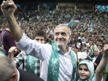 人物｜伊朗当选总统佩泽希齐扬：弃医从政的改革派“黑马”