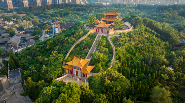 山东聊城东阿县东阿药王山。