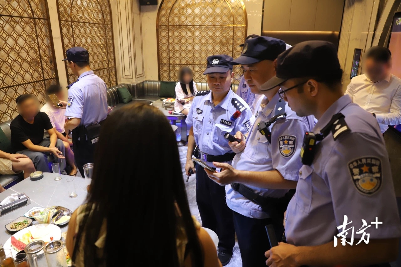 江门市公安机关强化重点清查整治。