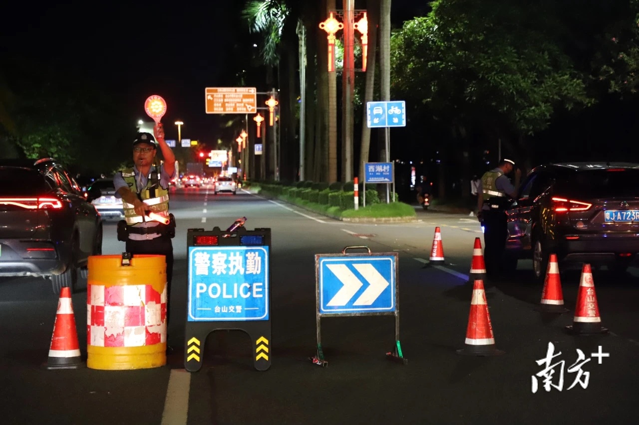 江门市公安机关全面加强巡逻查控力度。