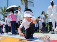 早上在深圳观展，下午到中山研习，百位深中青少年体验跨市研学