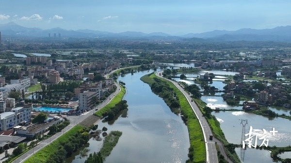 农村公路串起人们心中的“诗和远方”。受访单位供图