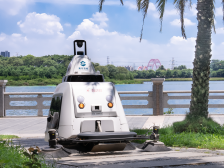 保洁、配送可“躺平”？智能机器人帮你跑后勤｜鹏友圈