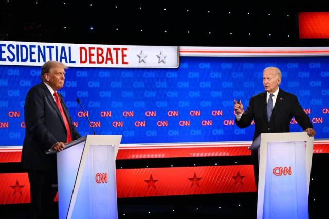 △6月27日晚，拜登（右）和特朗普参加美国2024年总统选举首场候选人电视辩论。
