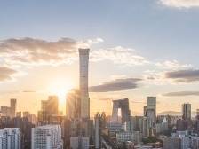 人民日报评论员：更加注重突出重点，发挥经济体制改革牵引作用