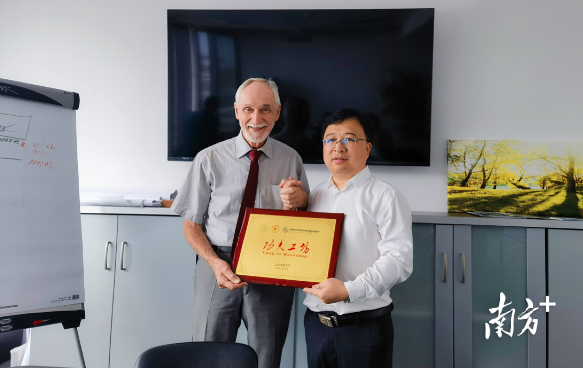 佛职院-赋优集团“功夫工坊”授牌仪式。 佛职院-赋优集团“功夫工坊”授牌仪式。