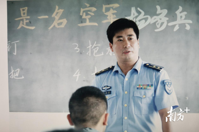 吴兴剑在部队服役。 吴兴剑在部队服役。