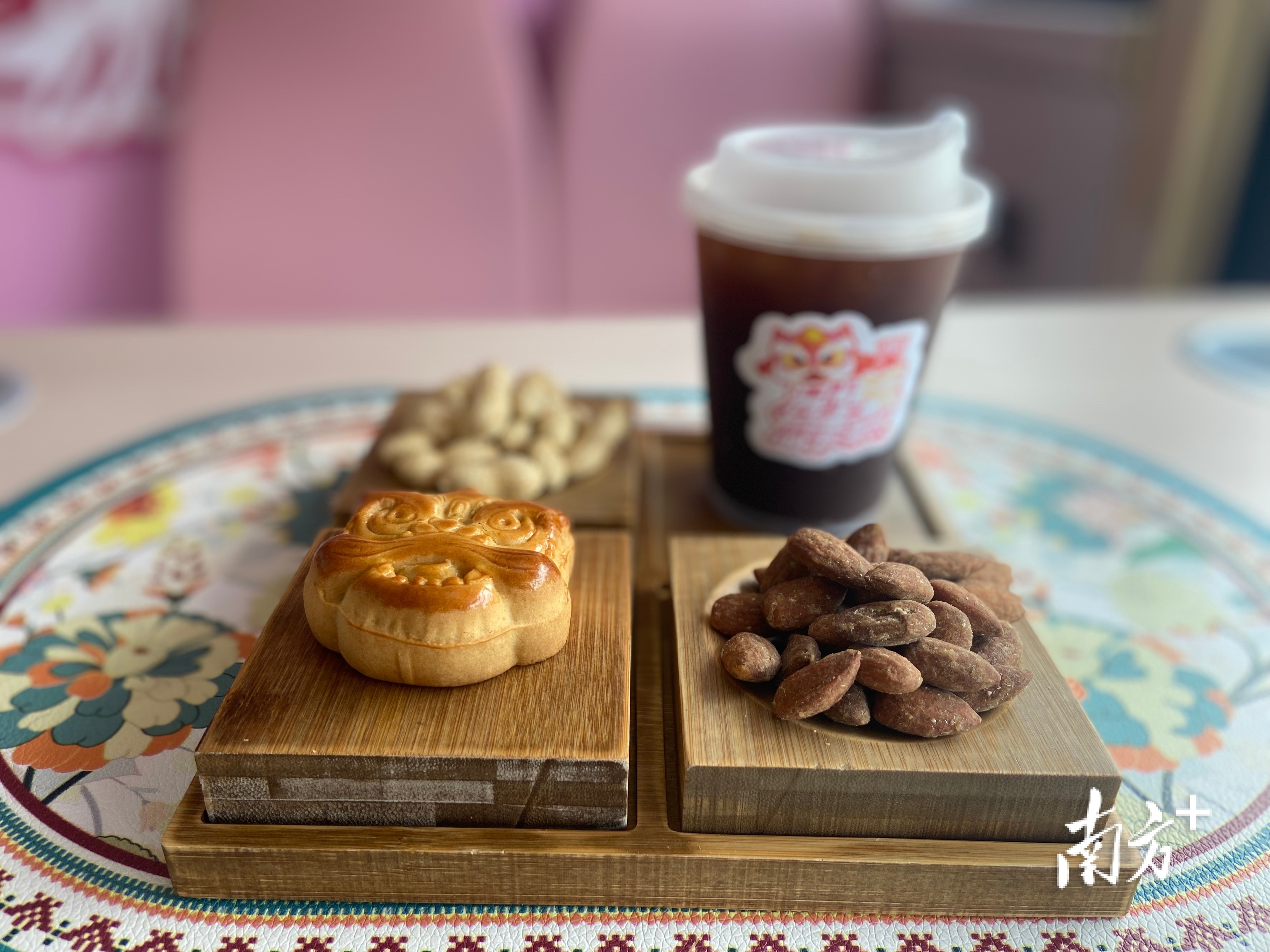 新会线下午茶套餐。 南方+ 任龙 拍摄