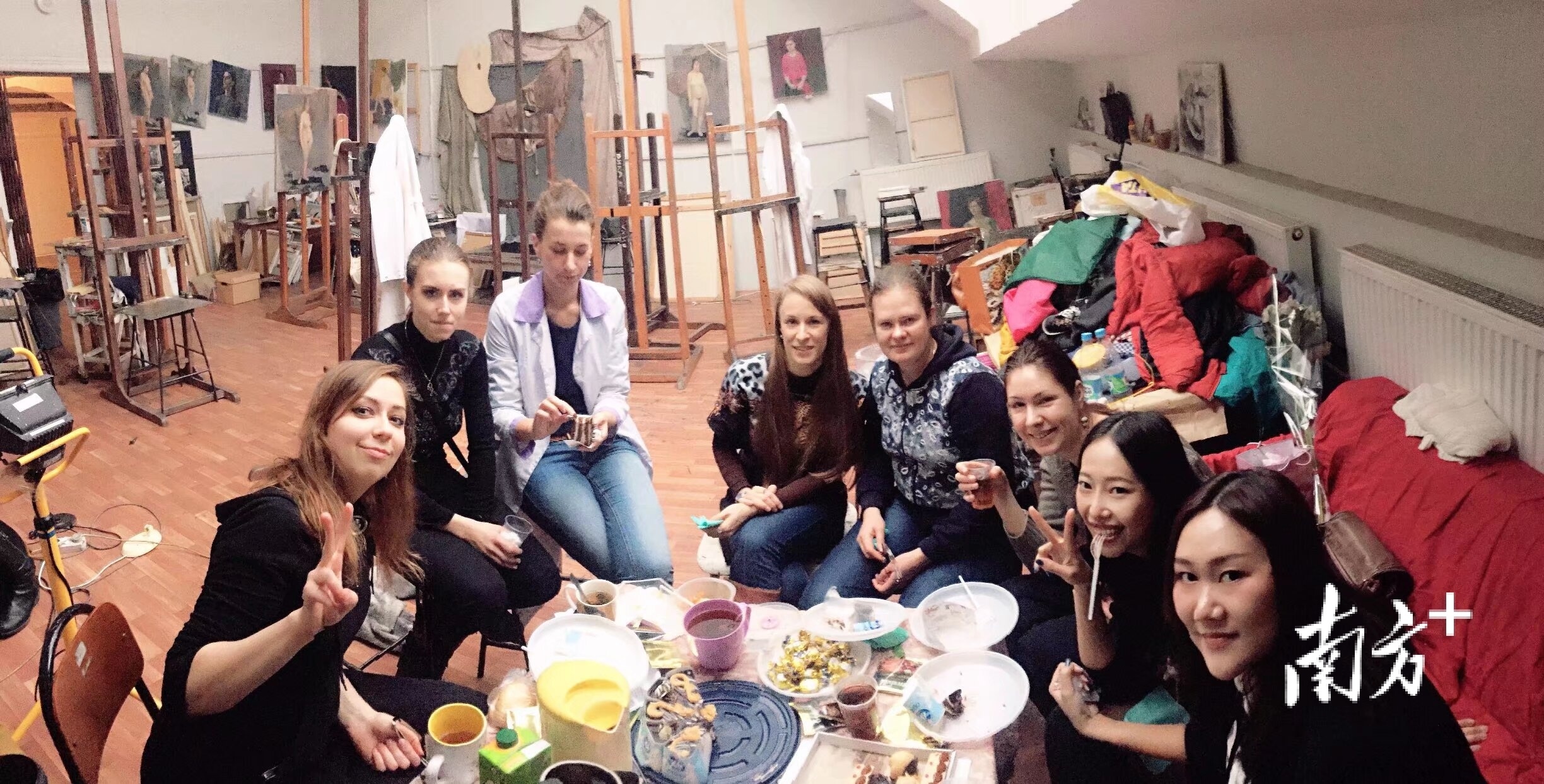 徐倩在列宾美术学院油画修复毕业工作室。受访者供图。