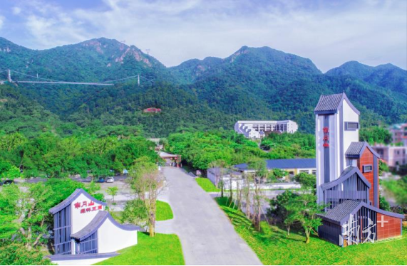 南丹山森林王国揭牌广东省职工疗休养基地。