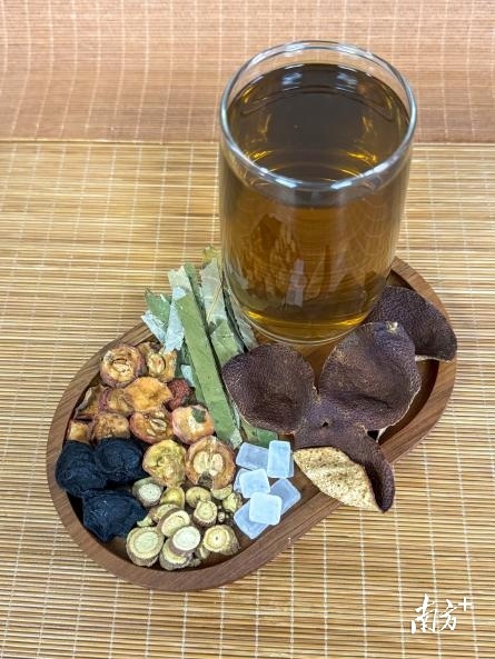 乌梅陈皮饮:消食解腻。