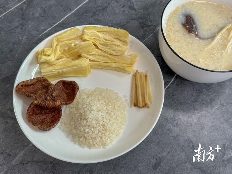 陈皮粥:和胃止咳。