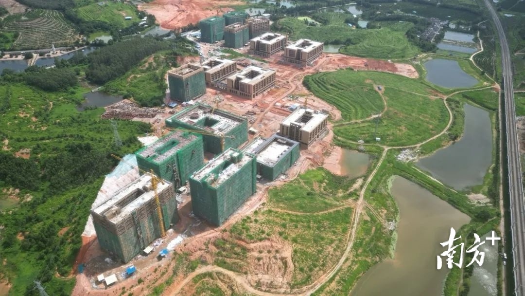 广州软件学院江门校区施工现场。