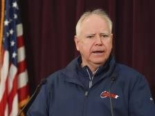 哈里斯竞选搭档揭晓，为何是他？有何考量？| 大选观察团