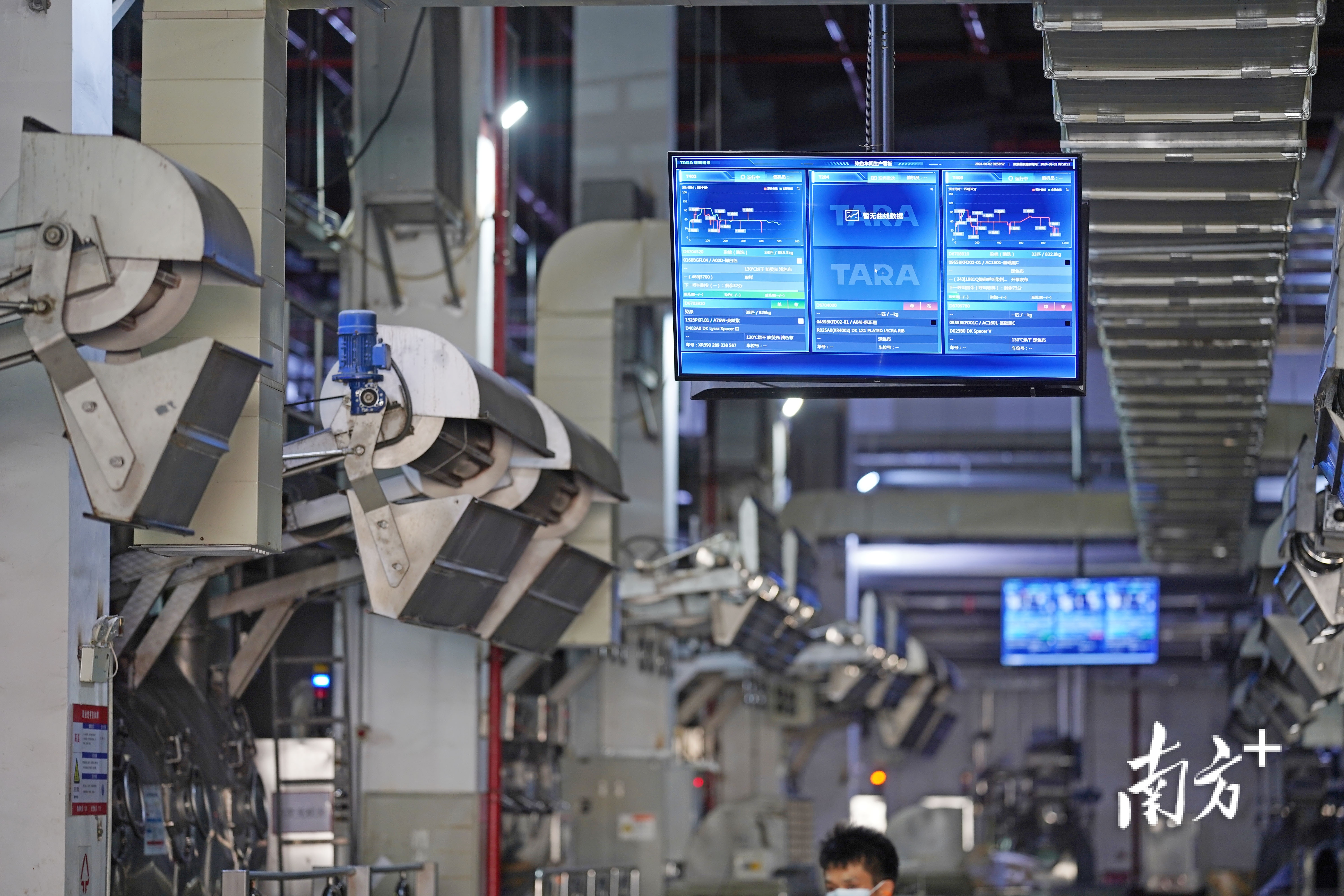 嘉谦纺织已经实现了在线监测、自动控制、智能物流一体的智能化生产。 戴嘉信 摄 嘉谦纺织已经实现了在线监测、自动控制、智能物流一体的智能化生产。 戴嘉信 摄