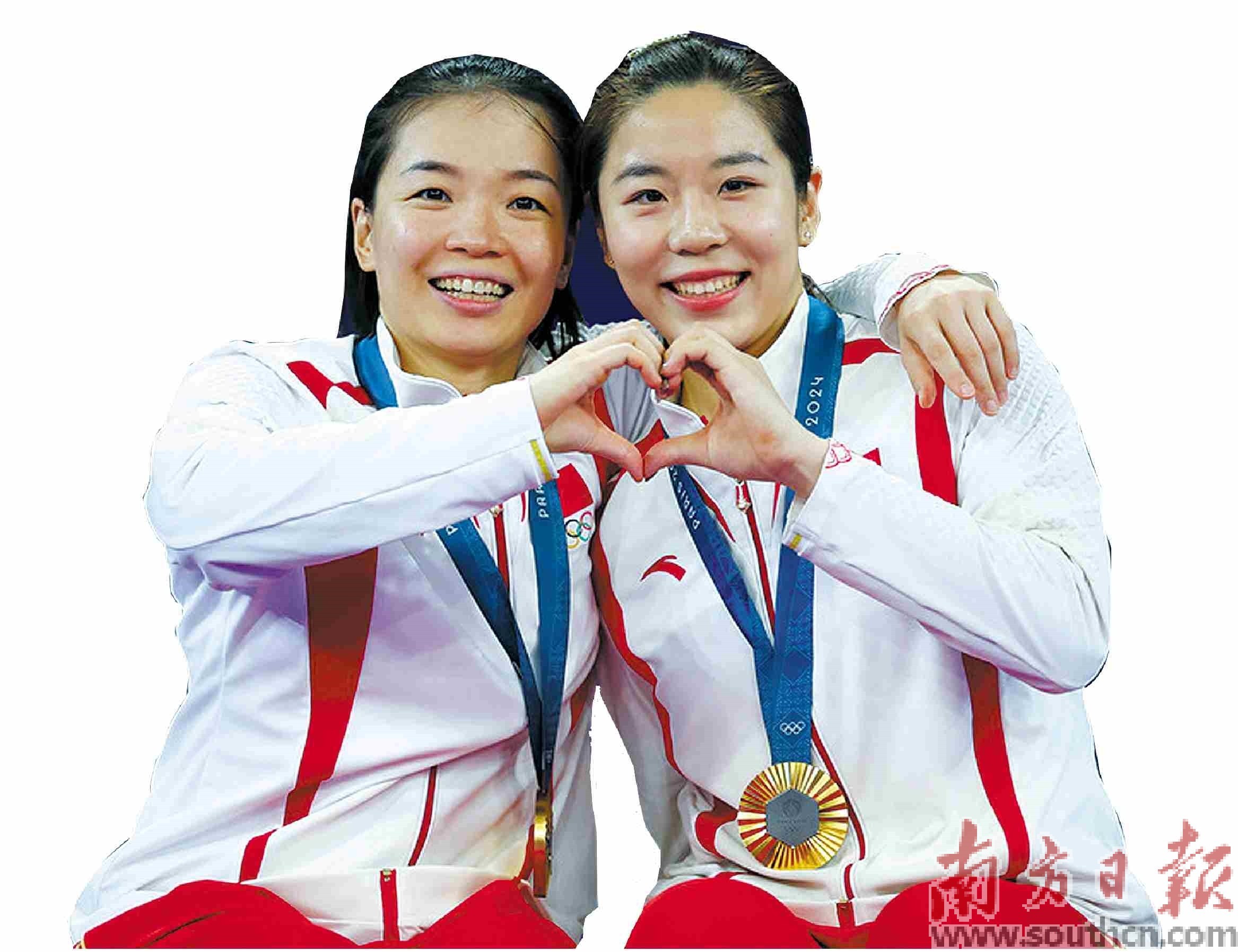 陈清晨(左)和贾一凡斩获巴黎奥运会女双金牌。 新华社 图 陈清晨(左)和贾一凡斩获巴黎奥运会女双金牌。 新华社 图