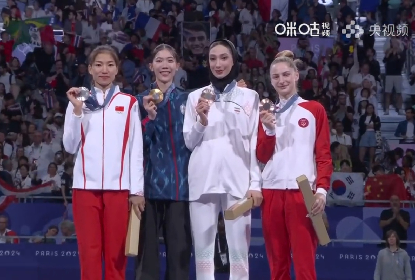 郭清摘银（左一）。图片来源：咪咕视频、央视频