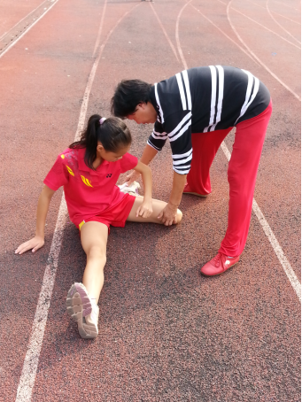 莫家蝶在肇庆市体育学校田径队训练。受访者供图