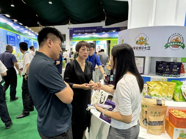 推介会展示区。