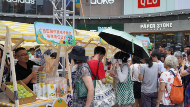 8月2日，田阳区“壮山农鲜”亮相广州市北京路，广受市夷易近喜爱。