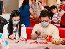 七夕“国潮”有多浪漫？跟着青年CP玩转广东省非遗馆｜文化中国行