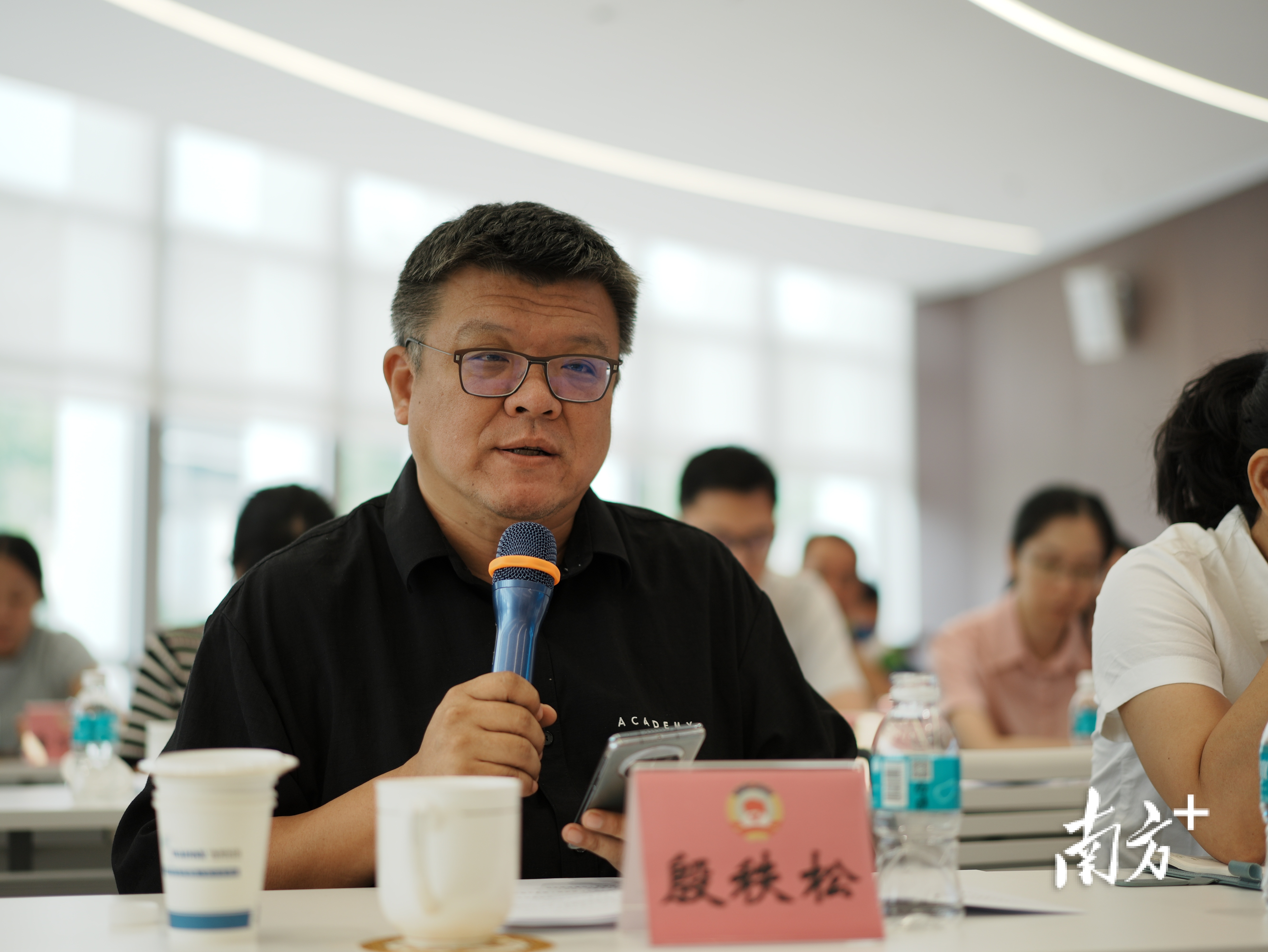 南海区政协智库专家、西樵山书院执行院长殷秩松发言。 黄艳姿 摄