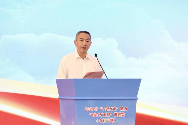 广东省市政行业协会会长段木子发言。