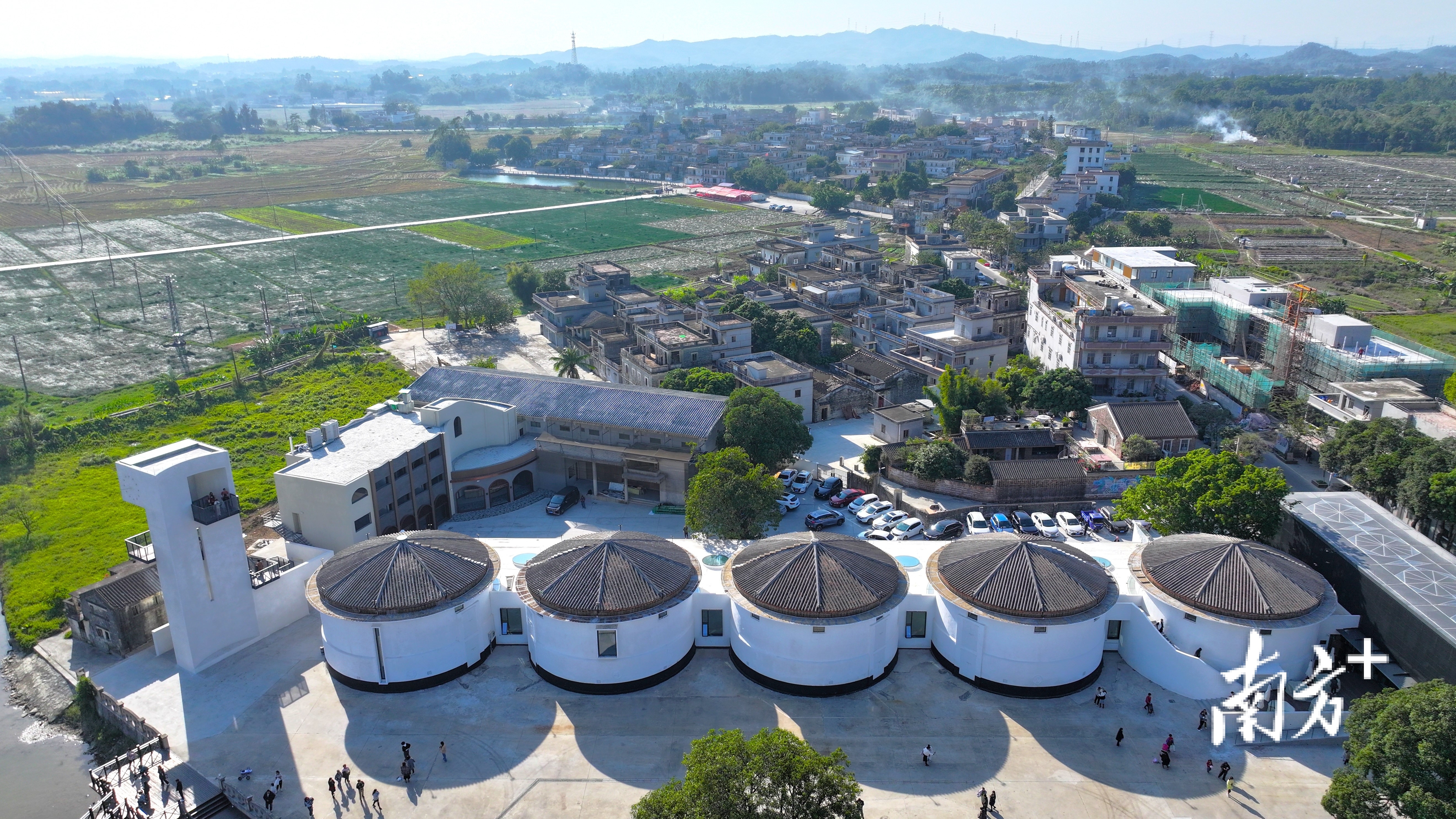 华南首家先锋书店选址江门开平,由粮仓改造而成。 南方+ 杨兴乐 拍摄 华南首家先锋书店选址江门开平,由粮仓改造而成。 南方+ 杨兴乐 拍摄