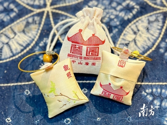 手工中草药香囊。